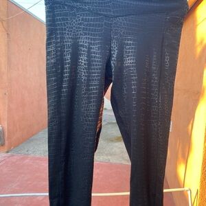 PINK Black pattern leggings activewear